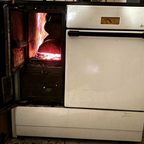 Wood-burning cooker in use