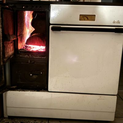 Wood-burning cooker in use