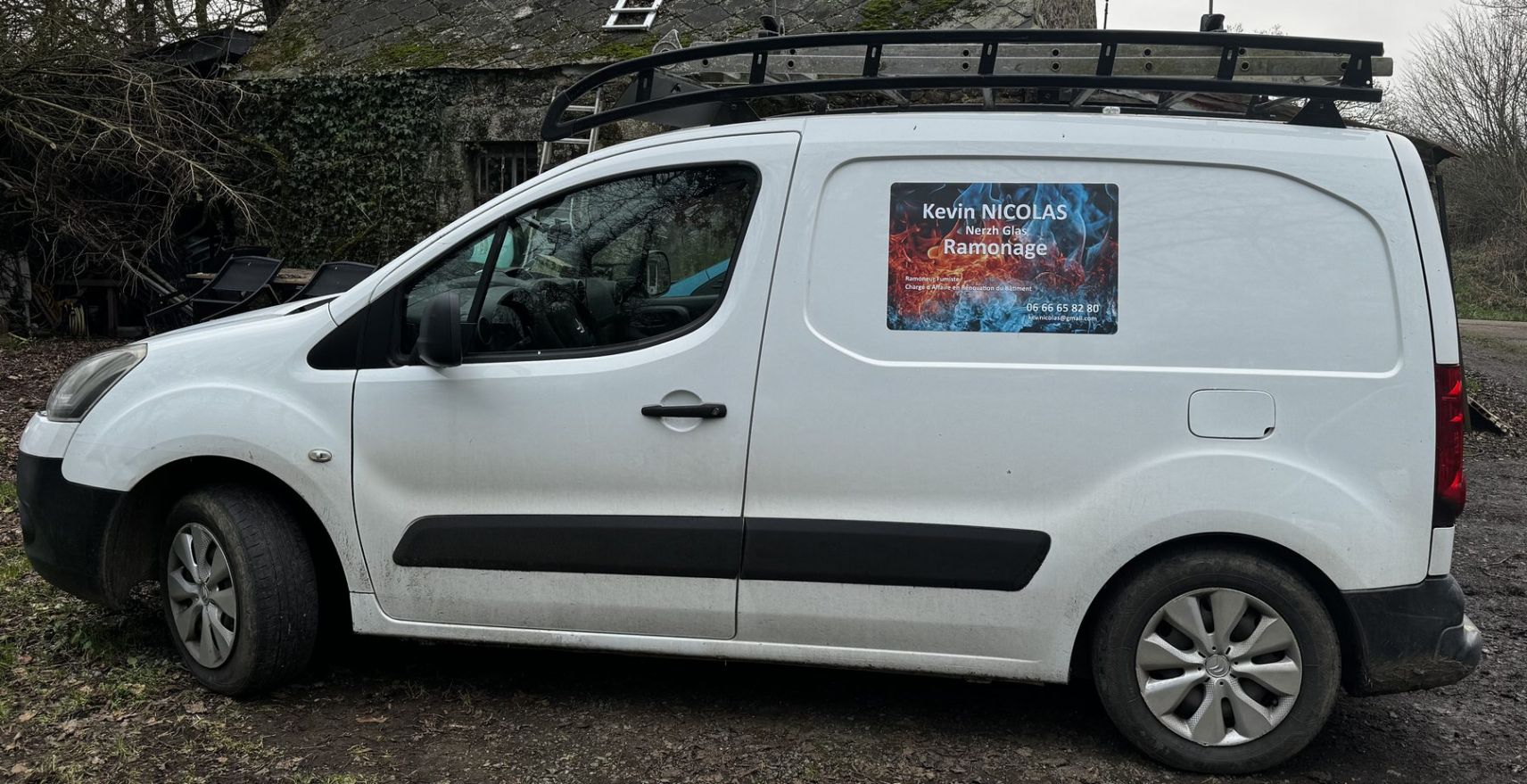 Nerzh Glas service vehicle for chimney sweeping and heating maintenance in central Brittany